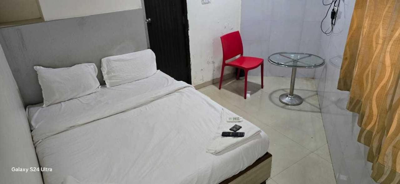 Hotel O Sargam Lodging And Boarding Ulhasznagar Kültér fotó