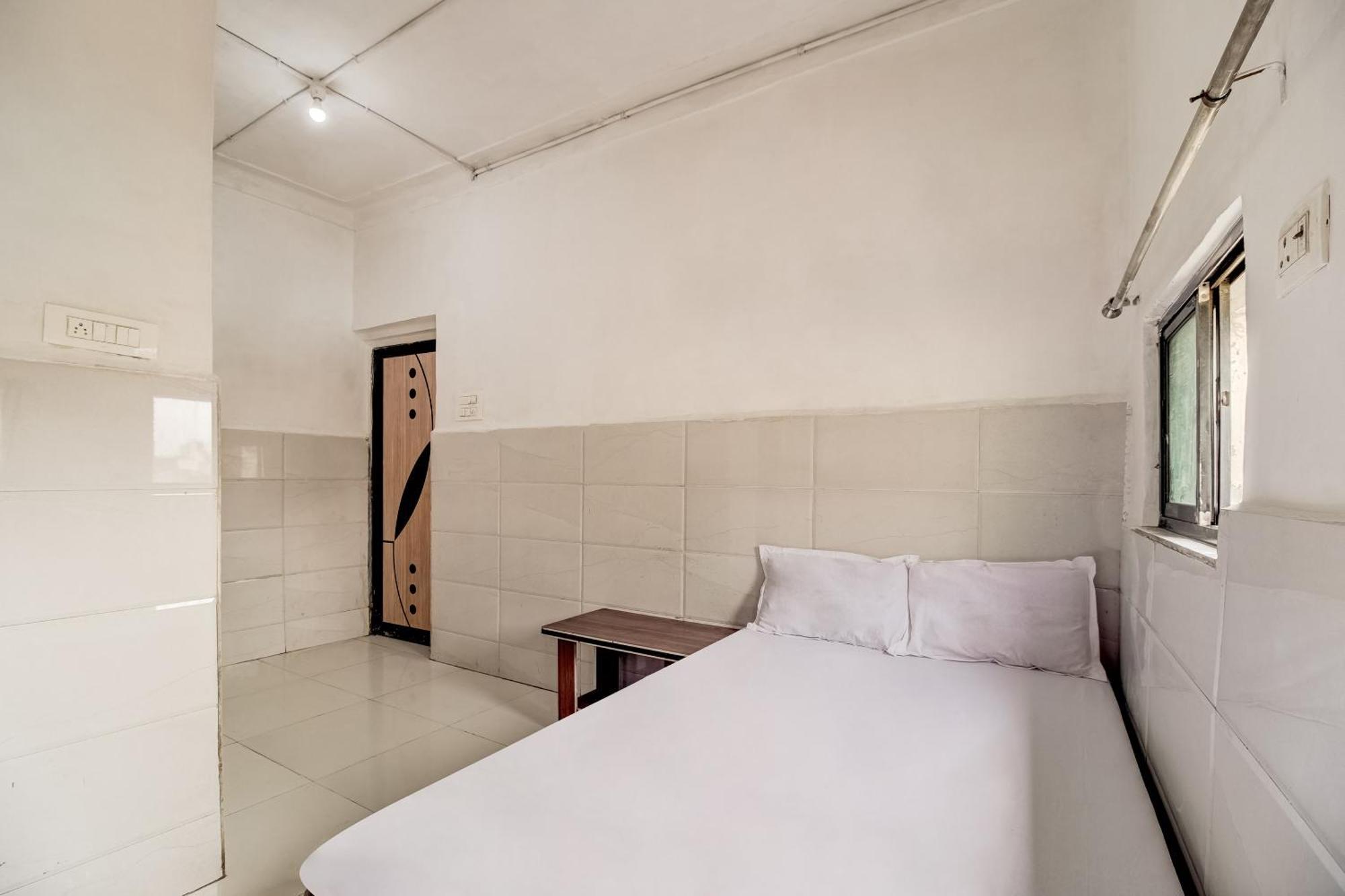 Hotel O Sargam Lodging And Boarding Ulhasznagar Kültér fotó