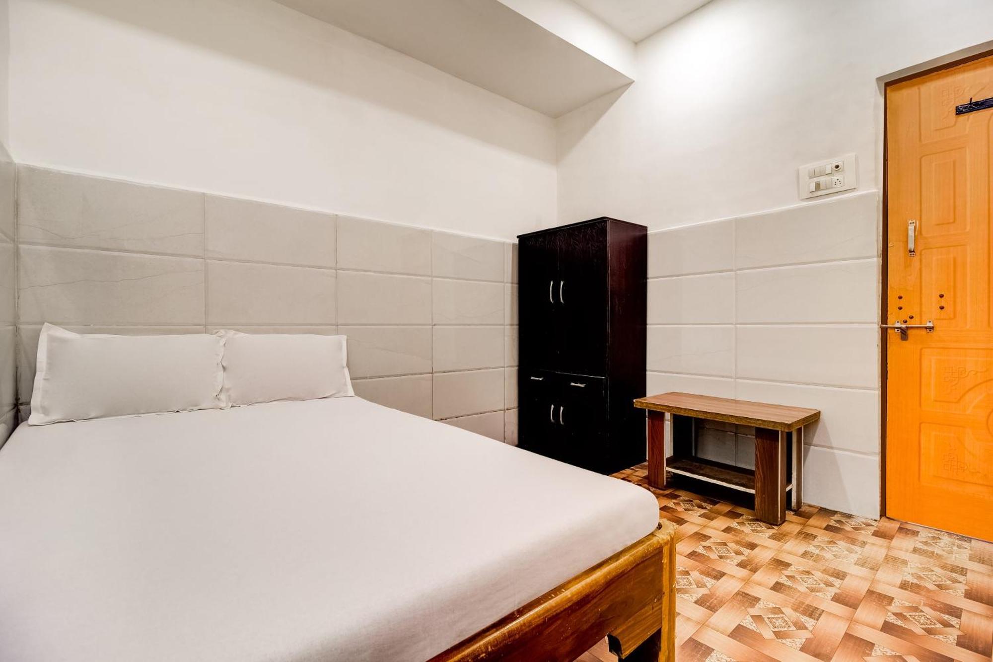 Hotel O Sargam Lodging And Boarding Ulhasznagar Kültér fotó
