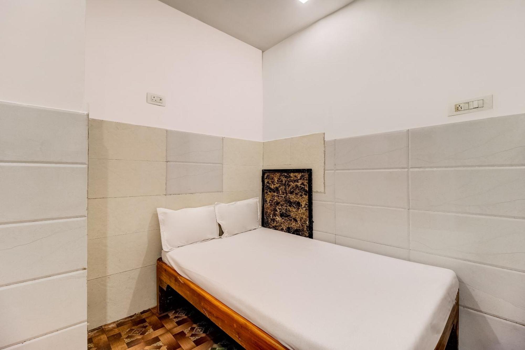 Hotel O Sargam Lodging And Boarding Ulhasznagar Kültér fotó