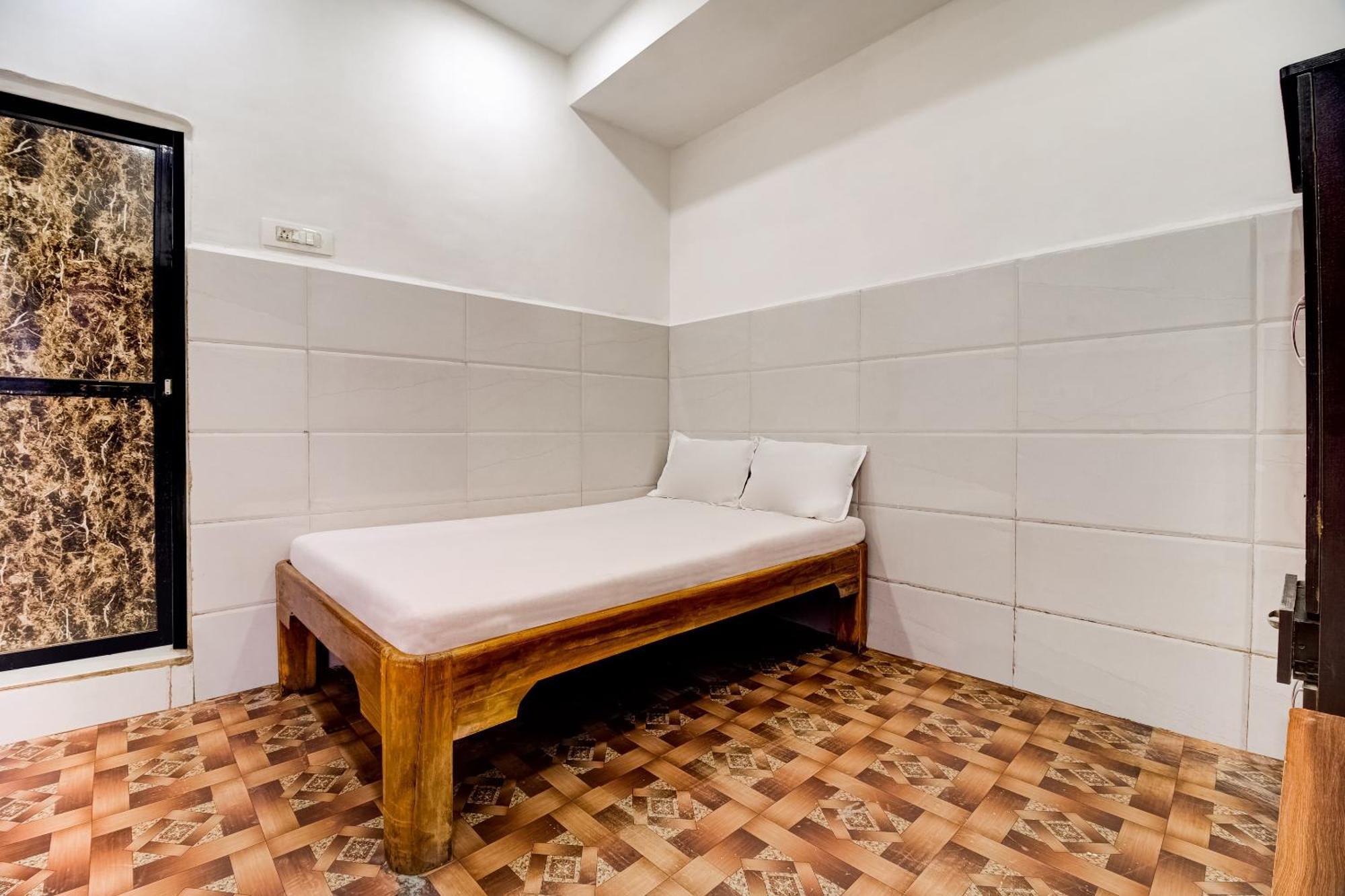 Hotel O Sargam Lodging And Boarding Ulhasznagar Kültér fotó